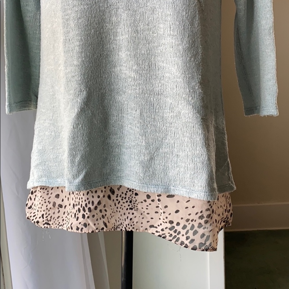 Day trip layered open back sweater shirt green tan - Picture 3 of 8